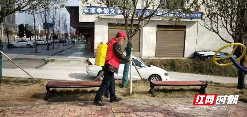 高撑社区老党员邓志芝退休不褪色服务疫情一线.jpg 高撑社区老党员邓志芝退休不褪色服务疫情一线.jpg