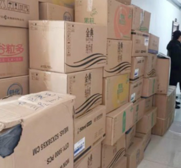 凤凰：爱心人士10万个防护口罩助力疫情防控
