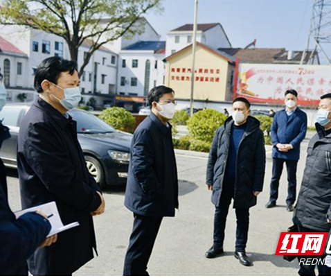 【视频】王一鸥暗访督查平江汨罗等地疫情防控工作