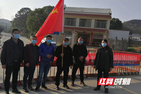 东部新区灵宝山社区党员示范岗。
