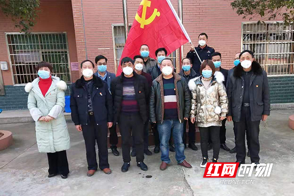 东部新区浮云铺村社区党员。
