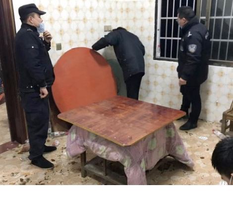 行拘10人！疫情防控时期聚众赌博，凤凰公安坚决查处