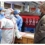 “戴上党徽，提醒群众有困难找党员！”