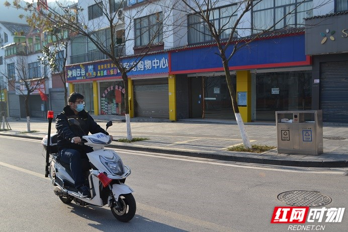 武陵源索溪峪街道活跃着一道移动宣传风景线