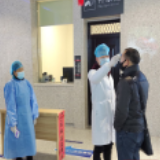 防疫战线夫妻档：一个身怀六甲做好乡村防疫，一个不辞辛劳坚守铁路阵地