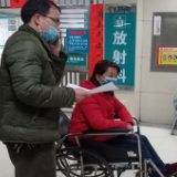 娄底：致敬抗疫途中受伤的基层医生