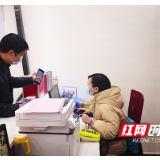 最美“准妈妈”挺孕肚坚守防疫一线