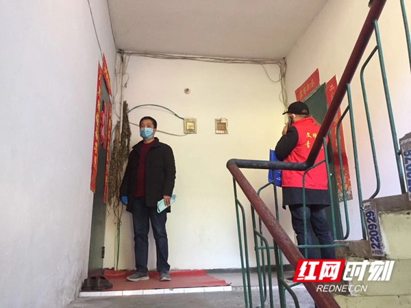 挨家挨户进行“地毯式”摸排。
