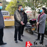 杨志慧深入县人民医院督导发热门诊和隔离治疗室改建工作
