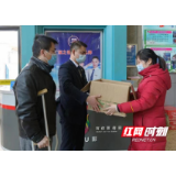 暖心！衡阳小伙拄着拐杖给火车站职工送来防疫物资