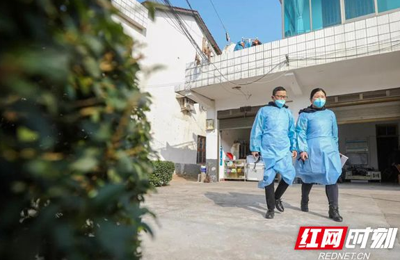 抗疫在基层 | 屈原管理区：“夫妻村医”比翼齐飞战疫情