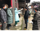 新晃大堡村：妇联主席 “抗疫”一线打头阵