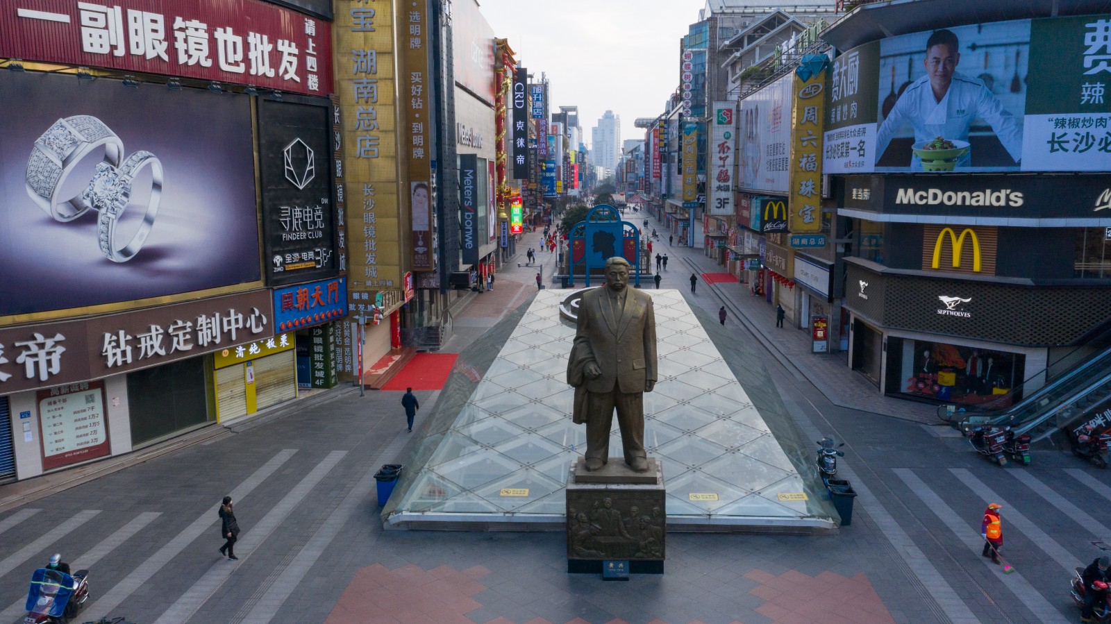 1月31日15时54分，黄兴路步行街。长沙晚报全媒体记者 邹麟 摄