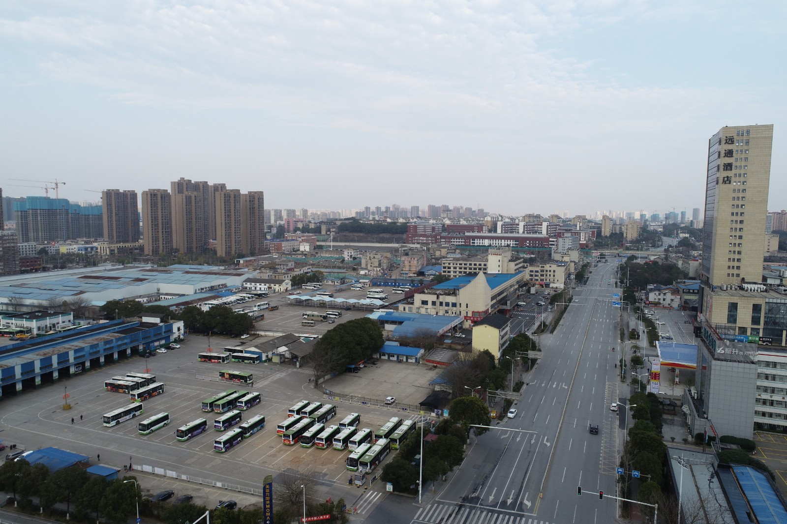 1月31日下午5时，汽车东站与远大路人流稀少。长沙晚报全媒体记者 余劭劼 摄