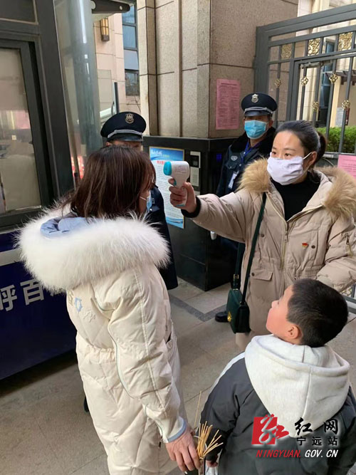 宁远舜陵街道：设“门禁”、量体温，打通疫情防控“最后一公里”1000 拷贝.jpg