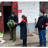 汨罗白水:主动供应“一篮菜”送上门 居家隔离亦温暖