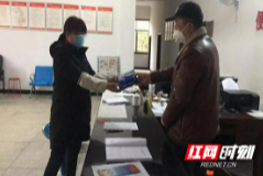 辗转千里，桃江大栗港黄洑村收到神秘爱心包裹