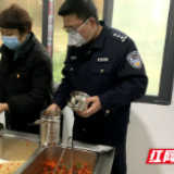 防止交叉感染 安化高明乡干职工分散用餐
