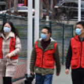 马甲红党徽亮祁东县融媒体党员小分队成为防疫抗疫一面旗