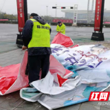 株洲城市户外广告党员服务先锋队加班赶制疫情防控公益广告