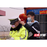 津市00后少年捐万元压岁钱，购口罩赠一线战“疫”交警