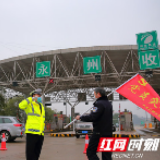 党旗飘扬 党员突击 永州公安交警72个党支部突击疫情
