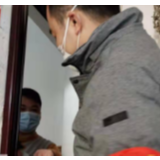 居家服务“四包一” 城管秒变快递员