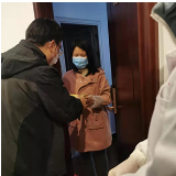 隔离不隔心 新化县组织党员干部慰问疫区流入人员