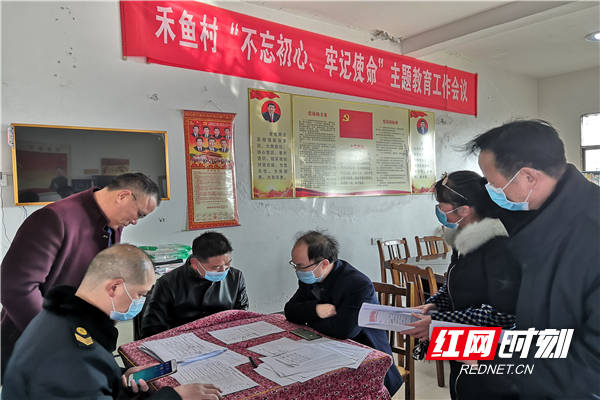 监督检查组深入乡镇检查防控疫情情况.jpg