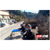 绥宁县：党员干部坚守防控第一线