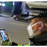 临湘交警：抗疫一线上 铮铮铁骨泪眼朦胧