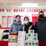 社区防疫物资告急 他们跑了5家药店送来“及时雨”