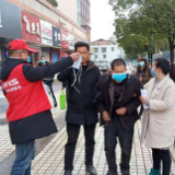 疫情防控志愿者助走失老人平安回家