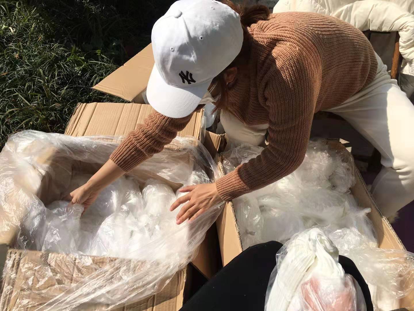 党员谭丽芬爱心捐寄口罩.jpg