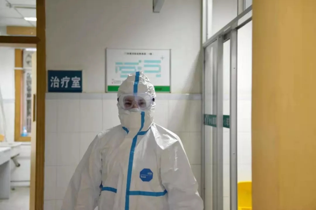 疫情一线的最美战士｜©️尹国富