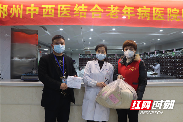 7白鹿洞街道负责人来院领.JPG 7白鹿洞街道负责人来院领.JPG