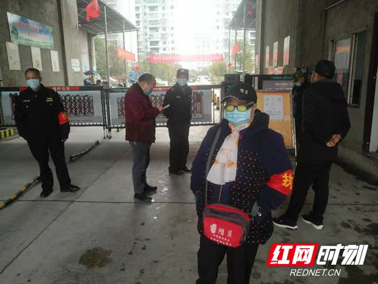 古稀之年老党员，争当防疫“守门人”