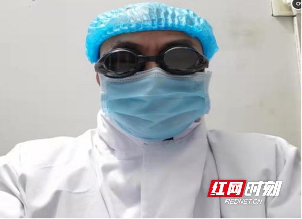 红网时刻2月4日讯（通讯员 廖丁权）2020年，一场无硝烟的战争在中国的土地上打响了，电视上、网络上、微信都在发布这场战役，全国人民都在关注这场战役，特别是这场战役的中心，武汉！他牵动着世界人的心！那些战斗在疫情中心的医生护士们辛苦了！