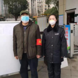 抗疫一线：父女齐上阵 并肩战疫情