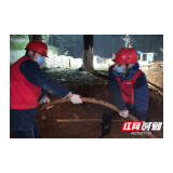 湖南常德：抗“疫”时期隔窗而望的爱情