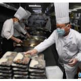 青岛：避免“扎堆聚餐” 提供团餐配送