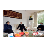 湖南医药学院代表看望湖南省第二批医疗队队员亲属