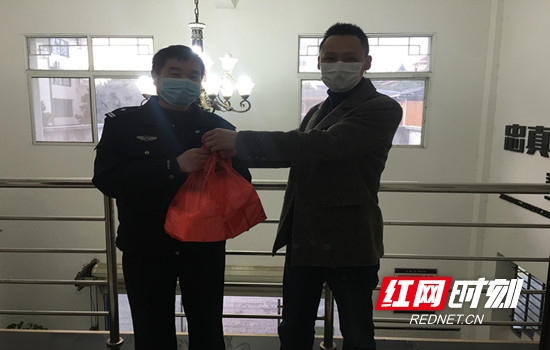 捐赠口罩.jpg