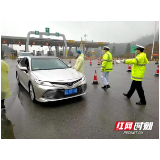 邵阳交警：“疫”行当下 逆行而上