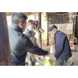 冷水滩区四丘田社区：为五保户送去医用口罩和生活物资