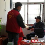 南县厂窖镇：送书上户 丰富居家防疫文化生活