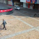 “这位大哥，您的口罩呢？”天心城管无人机喊话提醒市民戴口罩