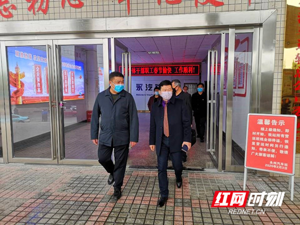市国资委党委书记、主任刘雄在汽运公司检查疫情防控工作。_副本.jpg