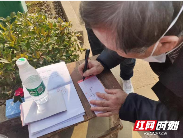 你们安心在家，我们外出采购！汨罗这个村有支暖心小分队