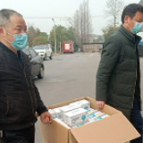 多重身份无缝衔接 南县“前线老兵”为村民捐款捐物资